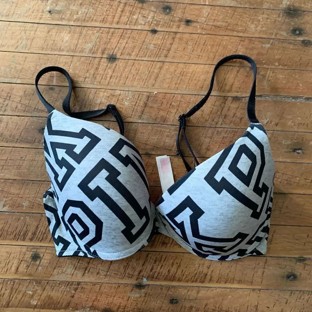 Victoria’s Secret Wear Everywhere Pink gray and black 32D bra